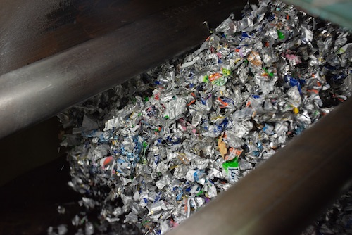 写真：アルミ箔リサイクル工程